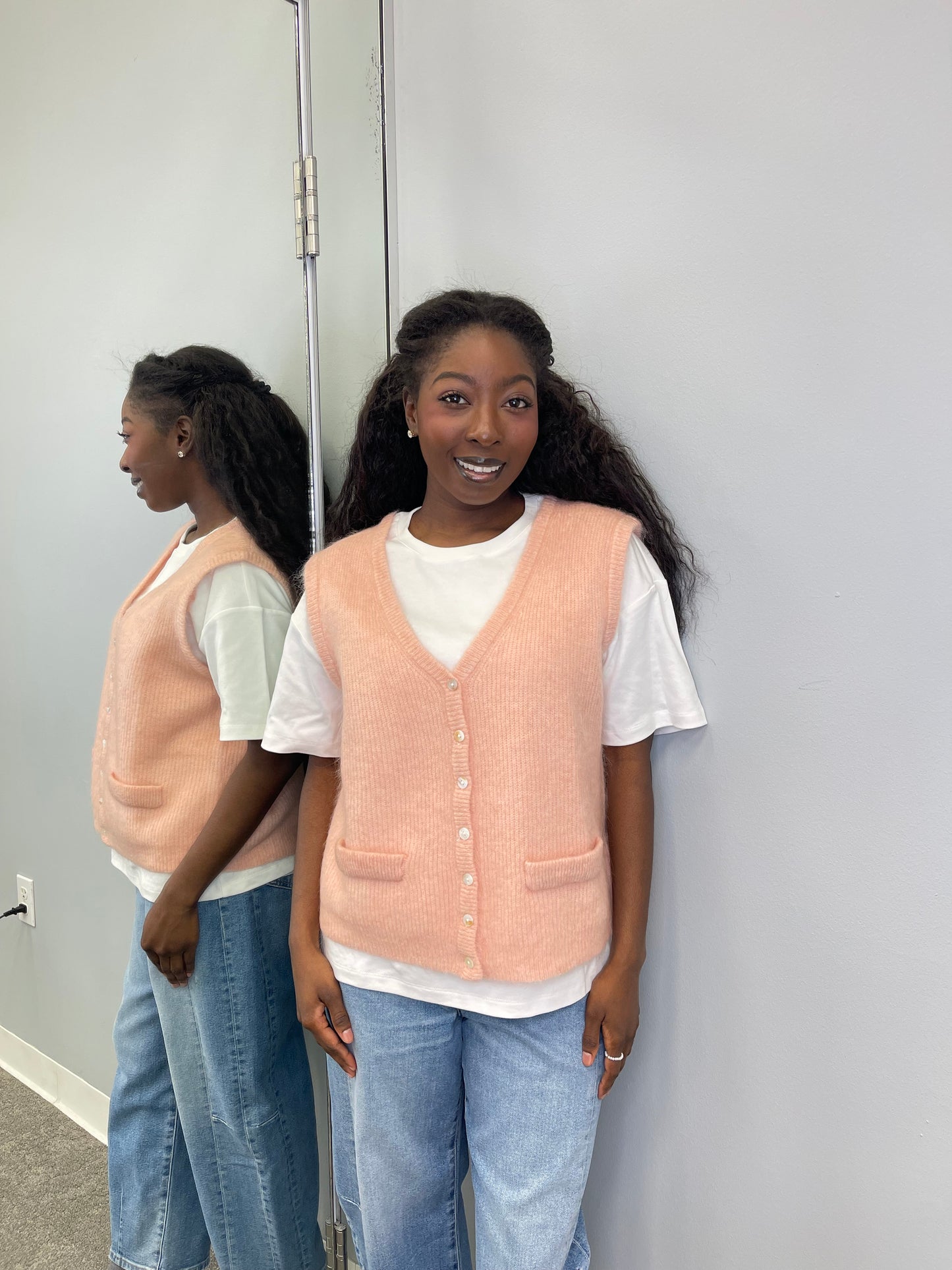 Model wearing the Meliza Cardigan in rose pale, featuring a cropped fit, soft knit texture, and front button closure.