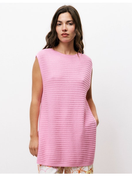 Close-up of the Anaisse Top by FRNCH, highlighting the ribbed texture, crew neckline, and relaxed sleeveless silhouette in a soft rose pink tone.