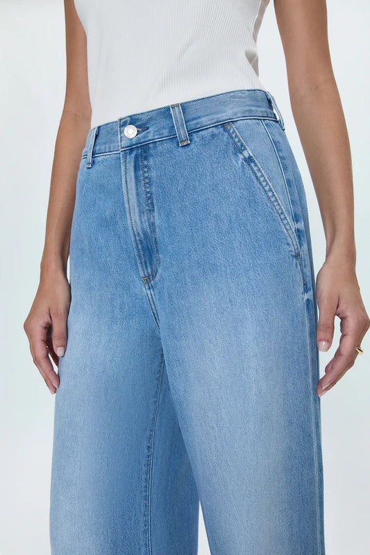 Close-up of high rise waist and angled pockets on Pistola Dalia jeans in Palo Alto