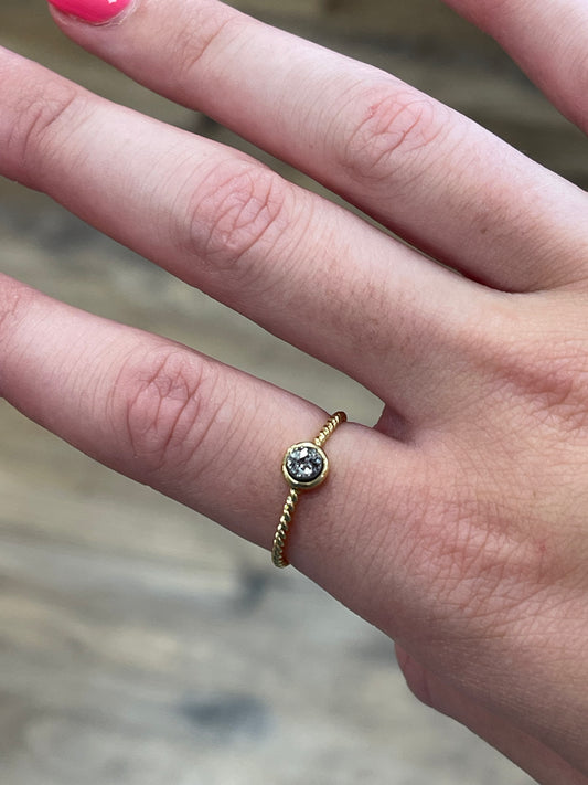 Black Crystral Gold Ring