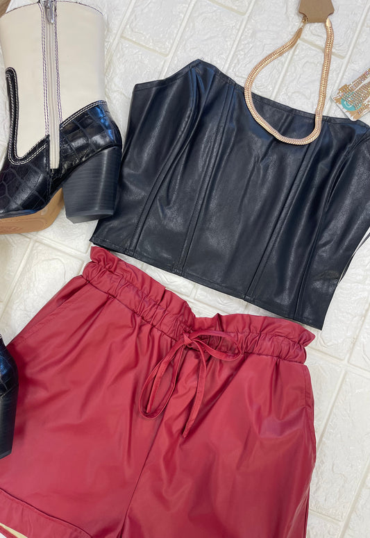 Kiss Me Shorts, Wine